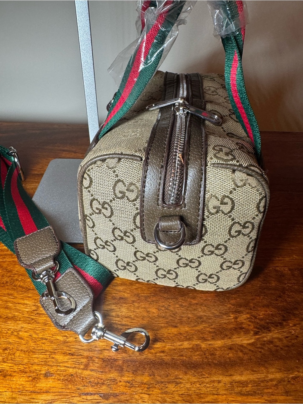 Mini Bag with Green-Red Straps; No Brand - Picture 9 of 11